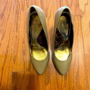 RAMPAGE TAN SHOES/PUMPS
